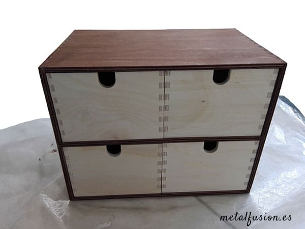 teñimos la estructura con tinte color nogal