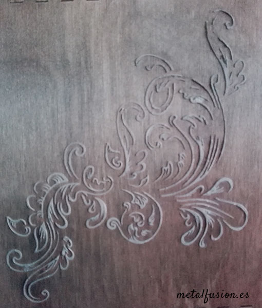 motivo hecho con pasta en el lateral de la cajonera