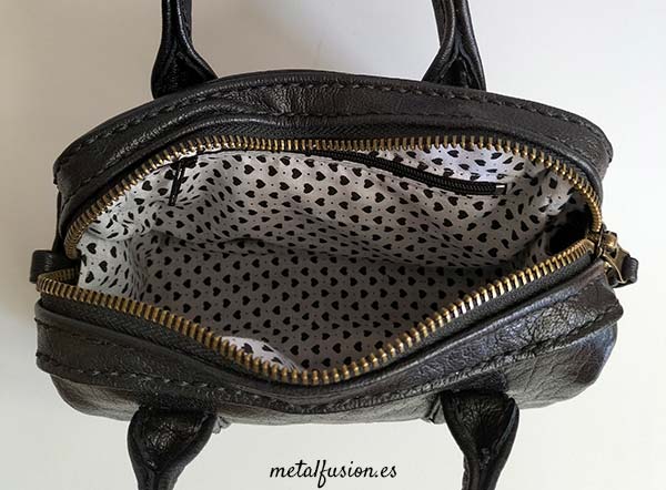 interior del bolso con forro y bolsillo