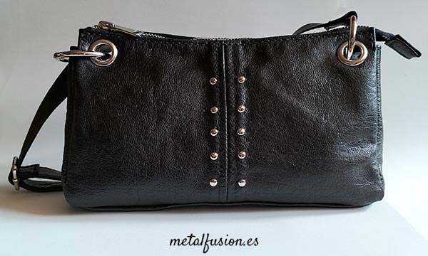 vista frontal del bolso casual