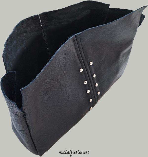 estructura bolso casual en proceso de armado
