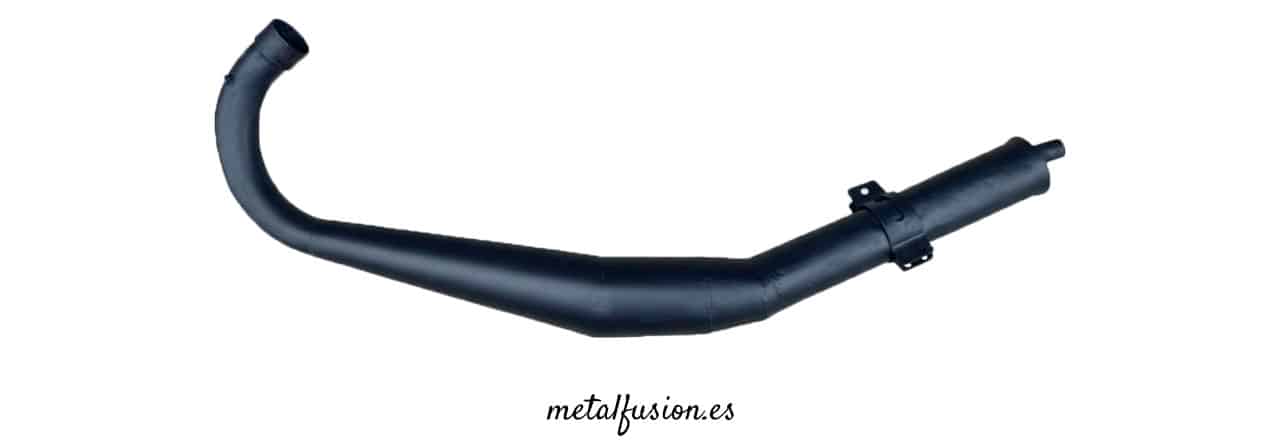 tubo de escape Ducati 650 reparado