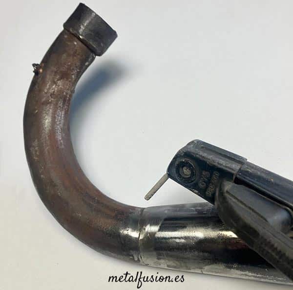 soldando tramo reparado